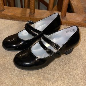 NWOT! Girls American Eagle dress shoes. Size 3y